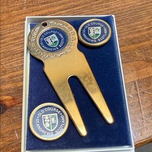 St Andrews Golf Divot Tool and Ball Markers Set